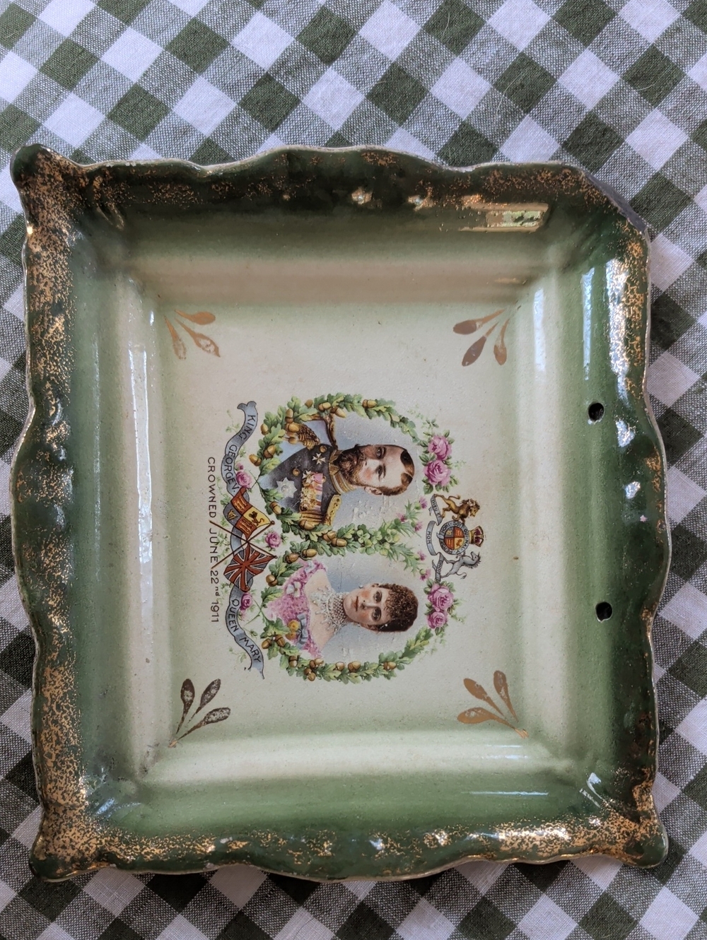 Green Vintage Decorative Commemorative Tray with Royal Portraits. Scotland